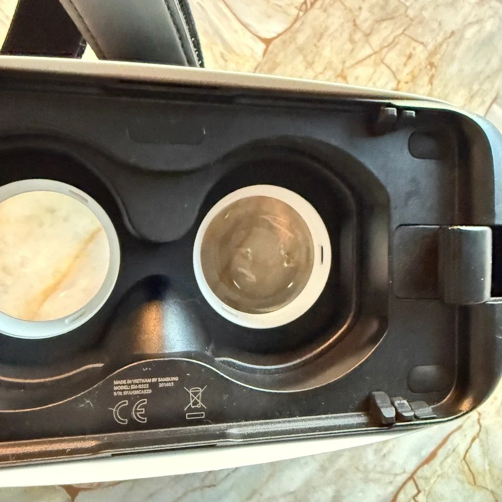 Samsung‎ Gear VR SM R322 Powered by Oculus Virtual Reality Headset White